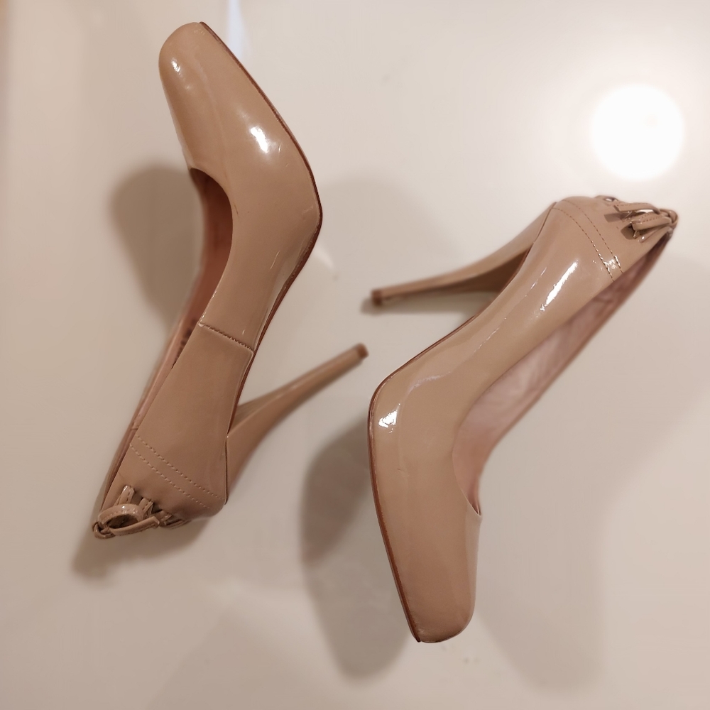 Taupe high gloss heels ✨️ lace up look with bows 🎀 - Picture 2 of 7